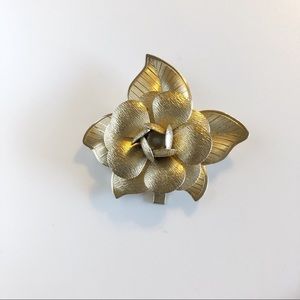 Gold tone flower and leaf brooch